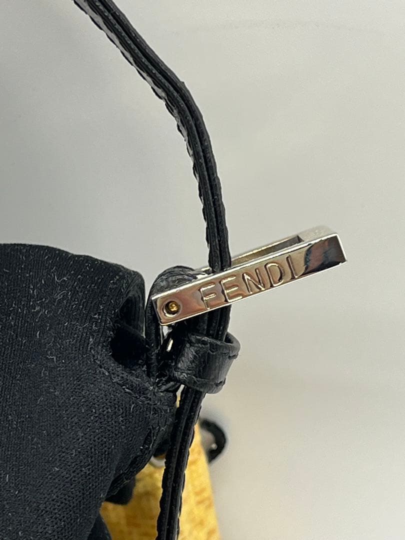 【美品】FENDIフェンディ マンマバケット ブラック　シルバー金具