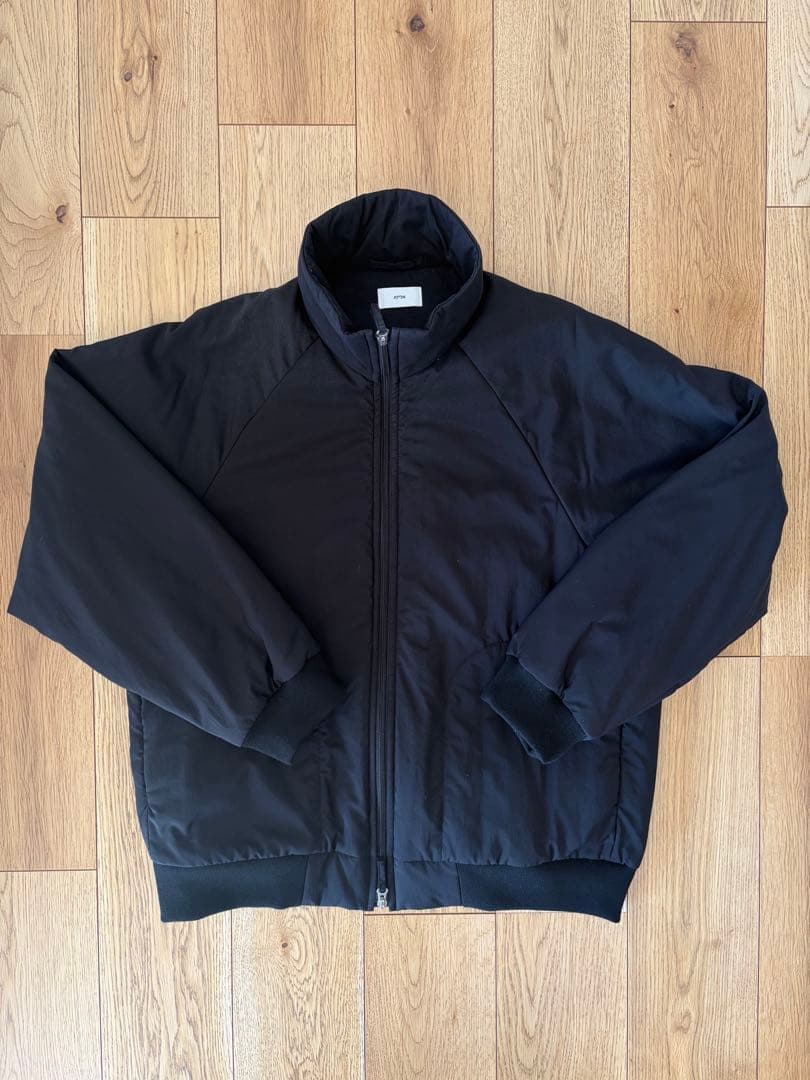 ジャケット・アウター ATON MAT AIRLY NYLON WOOL PADDED STAND