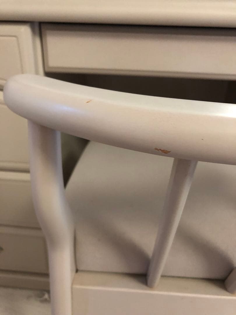 ベージュドレッサー・ミラー、椅子付き