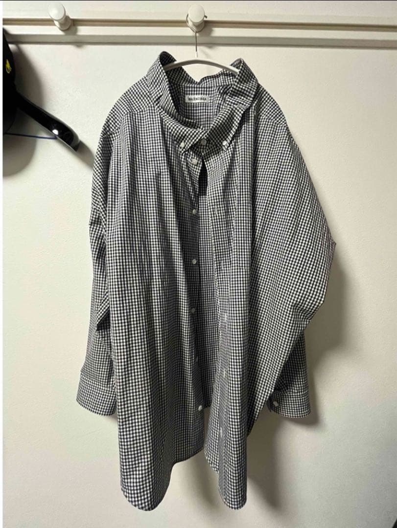 最終お値下げ　バレンシアガ　ロゴ入りシャツ