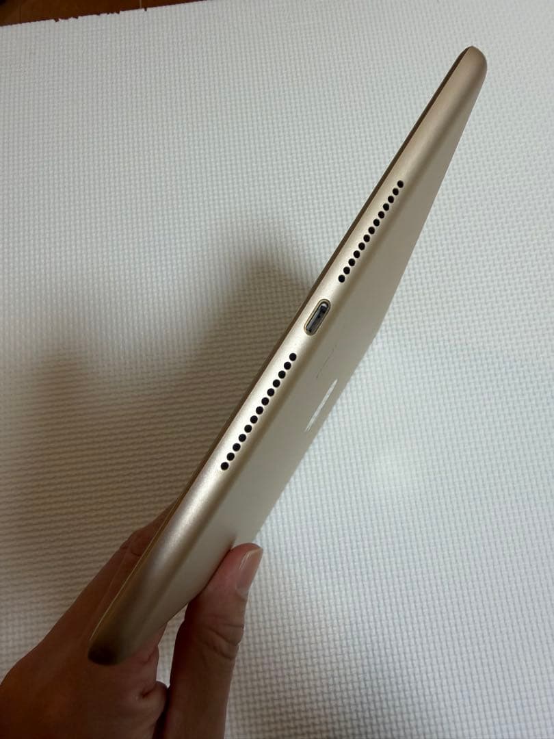 超美品　iPad Wi-Fi 第5世代 128G ゴールド