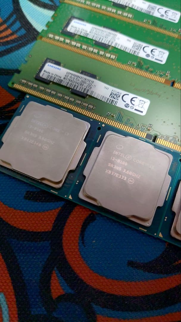 DDR4メモリ3枚、CPU3枚セット