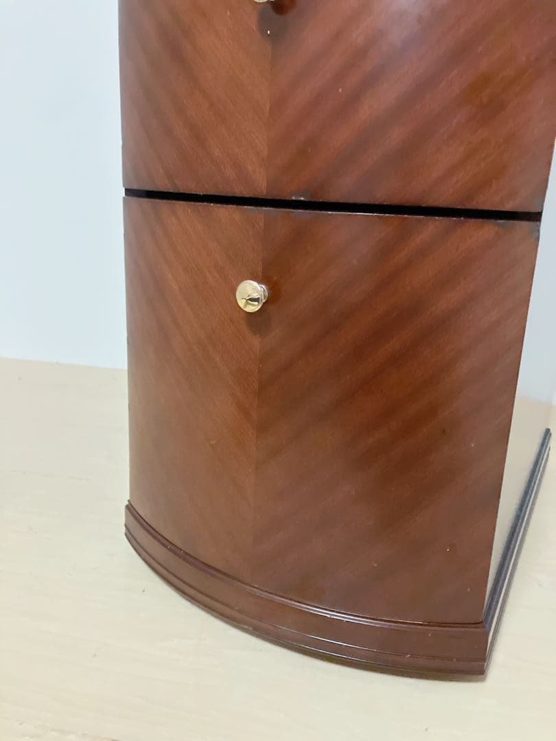 アンティーク調　キャスター付き　木製サイドテーブル　キャビネット　エンドテーブル