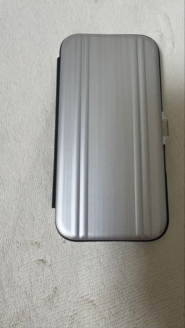 ゼロハリバートンiPhone16手帳タイプ