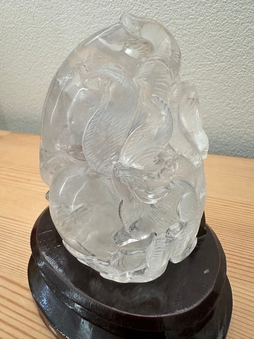 天然水晶 レインボー 彫刻 九尾狐 置物 台座付き