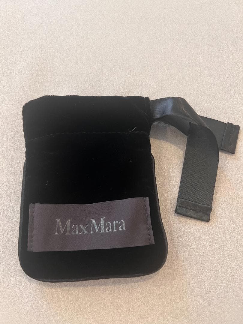 【新品未使用】MaxMara 大人気！Mブローチ 新色マスタード