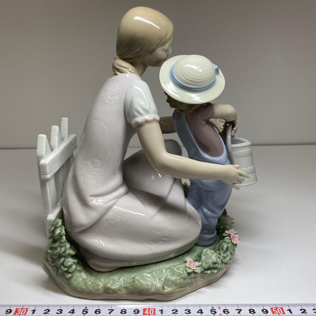 リヤドロ　ママのお手伝い　高さ23.5㎝　幅約21㎝　東な7-0921⭐︎1F