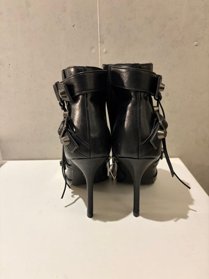 STEVE MADDEN スタッズ付きハイヒールブーツ