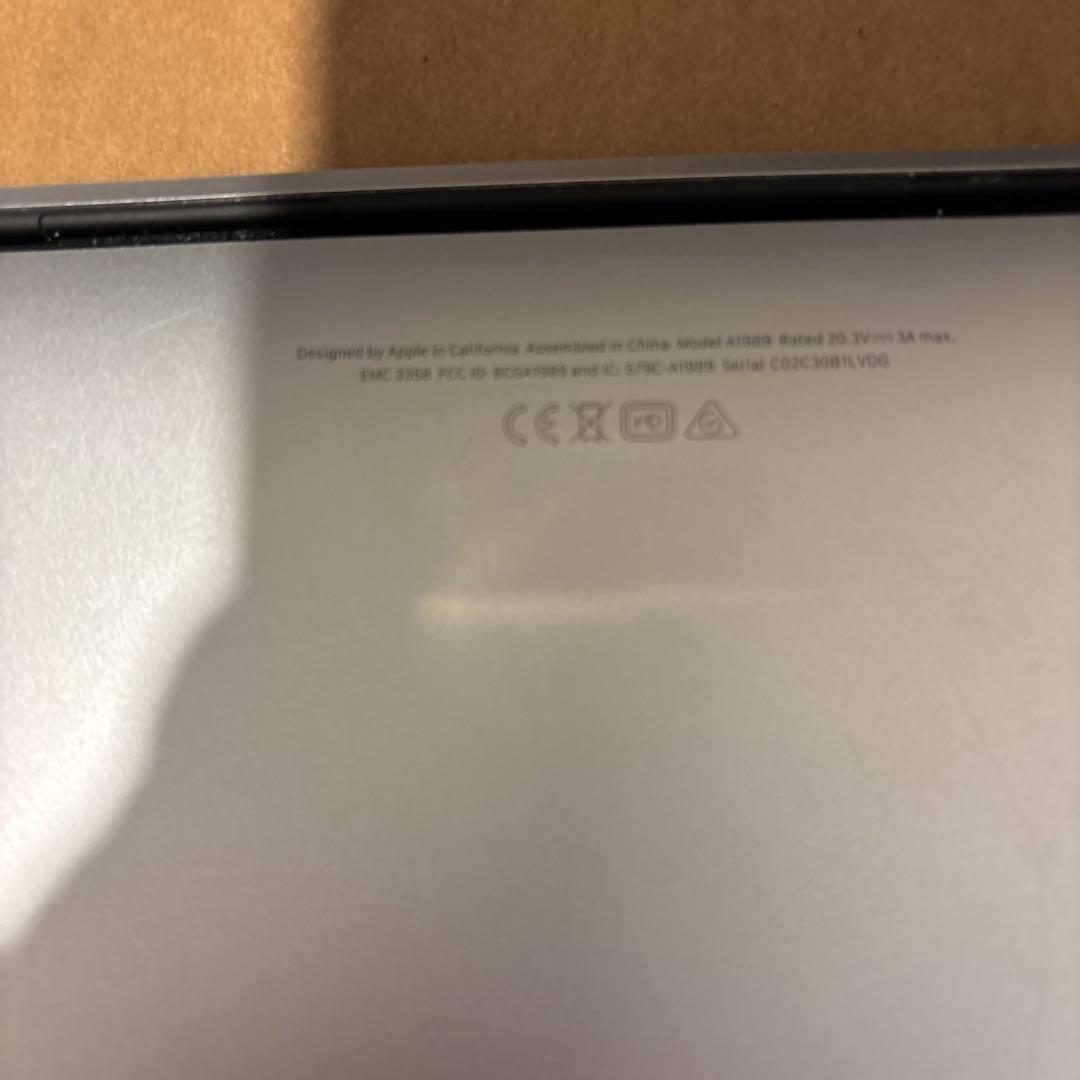 MacBook Pro 2019年 14インチ　ジャンク品？超美品！充電器無し。