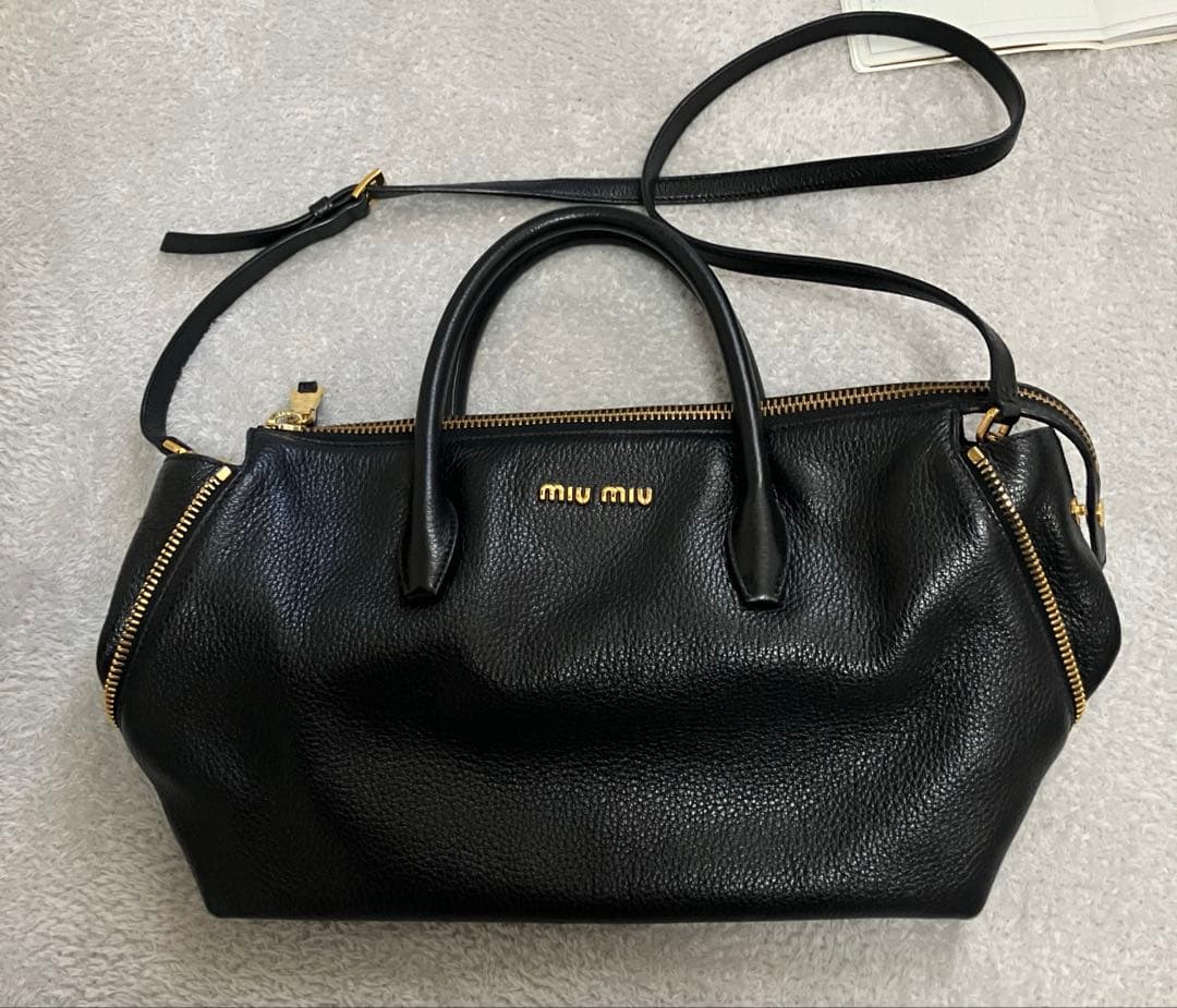 【最終値下げ】miumiu バッグ　マドラス　ショルダーバッグ