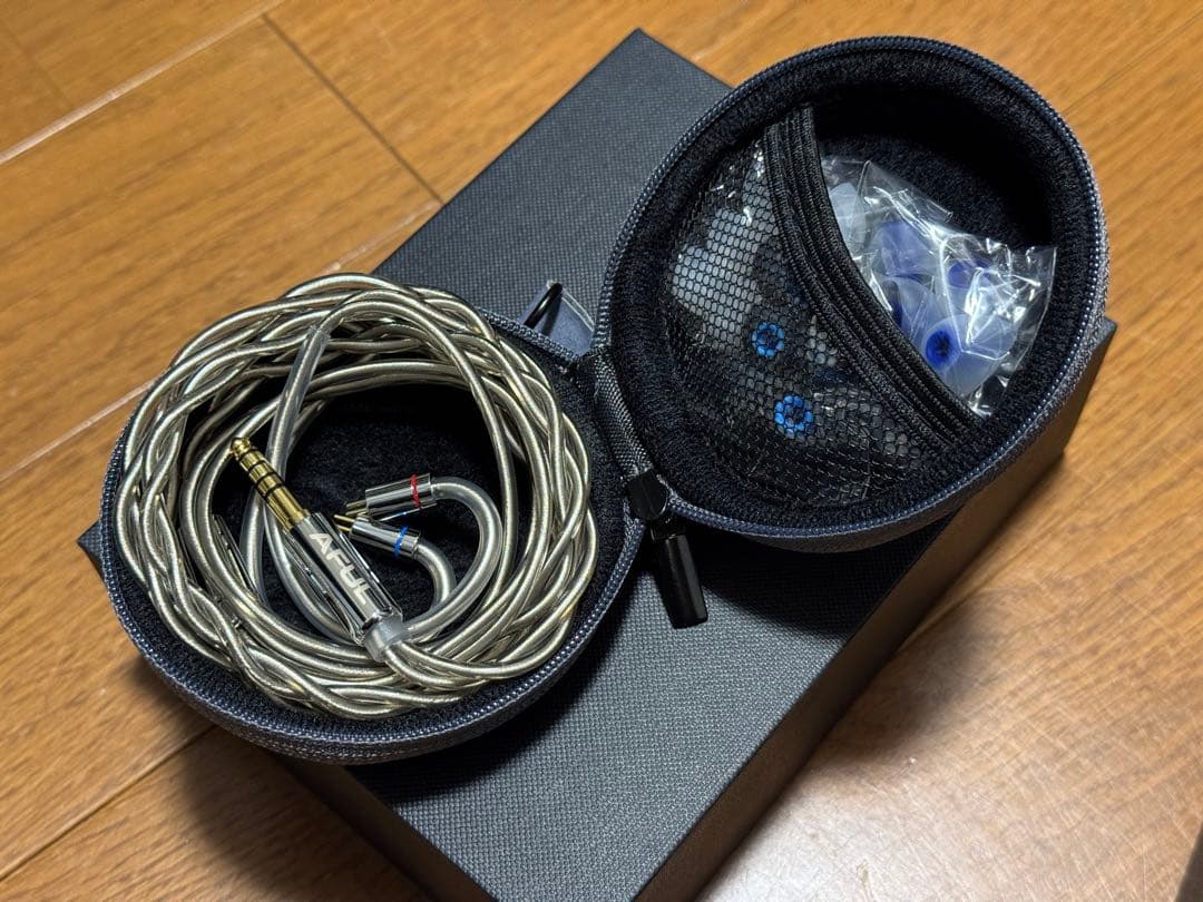 ほぼ新品 付属品未使用AFUL EXPLORER 4.4mm 1DD+2BA