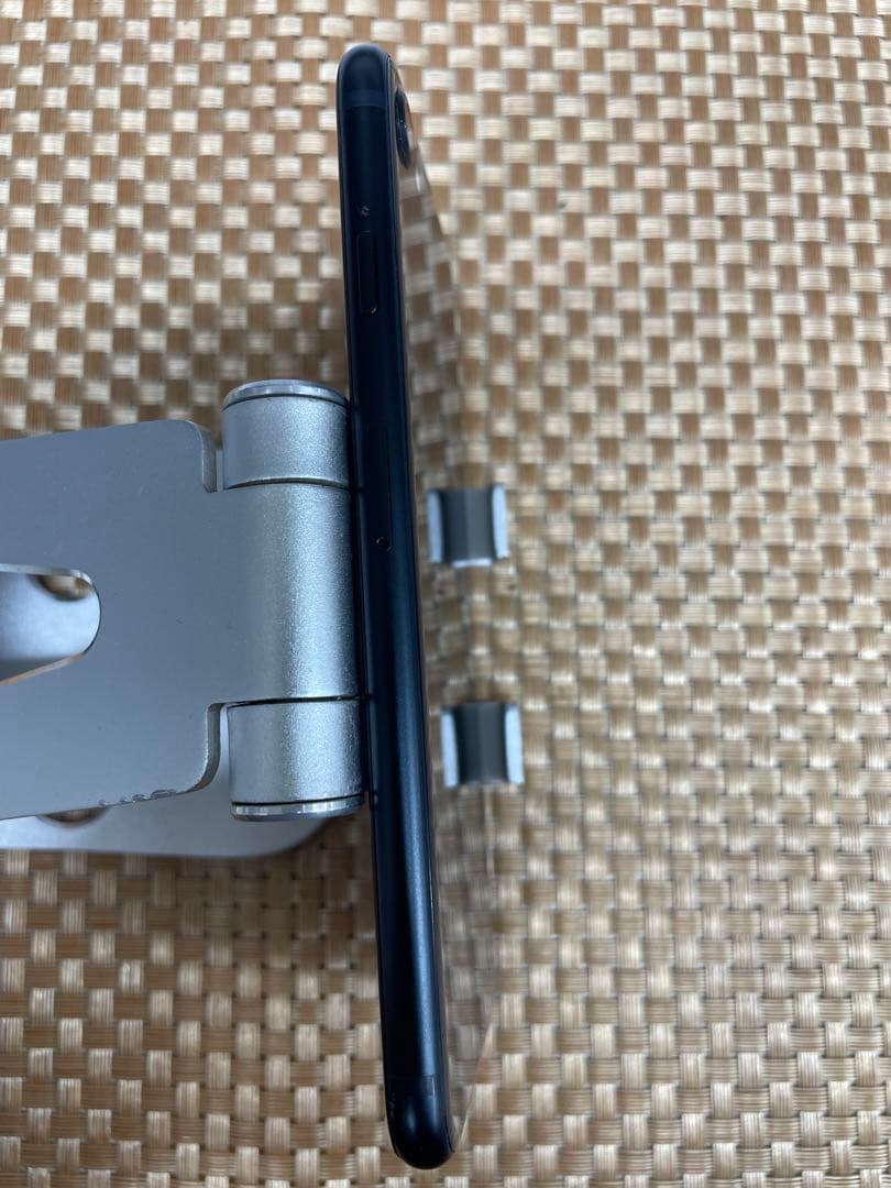 iPhone SE 第3世代64 GBミッドナイトSIMフリー【0421】