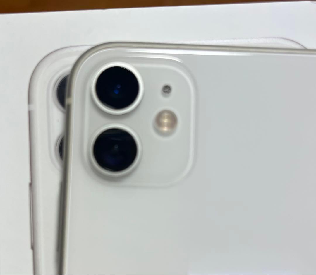 iPhone 11 128GB ホワイト SIMフリー 美品 バッテリー交換済