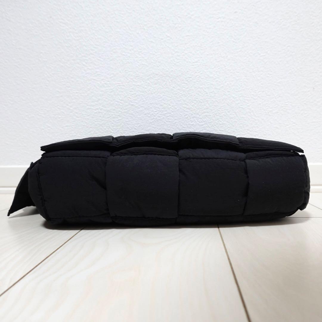 ボッテガヴェネタ パデッドテック カセット マキシイントレチャート　ブラック