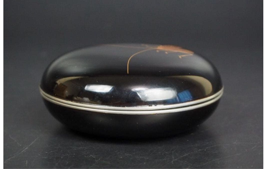 送料無料　漆芸の名工『池田峰志」造　銀縁蒔絵　鈴虫香合　共箱　茶道具華道具