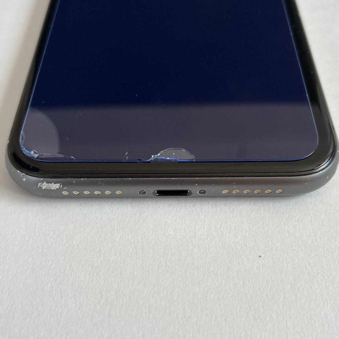 Apple iPhone 11 128GBブラック 本体 レンズ・背面ひび割れ
