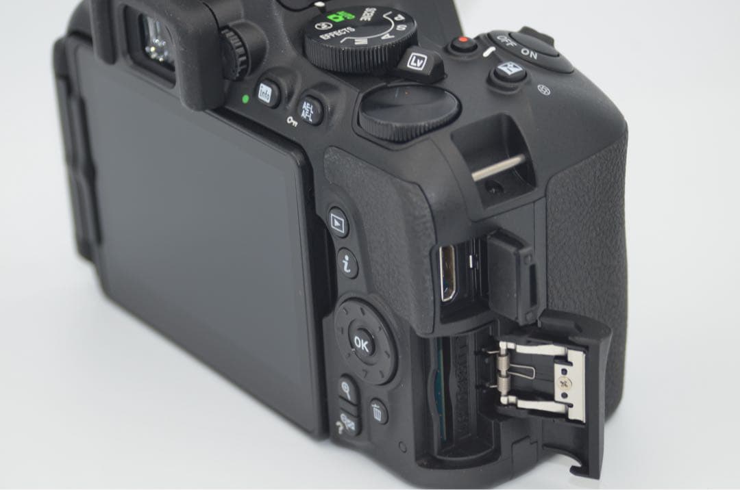 NIKON D5600 W ズームキット