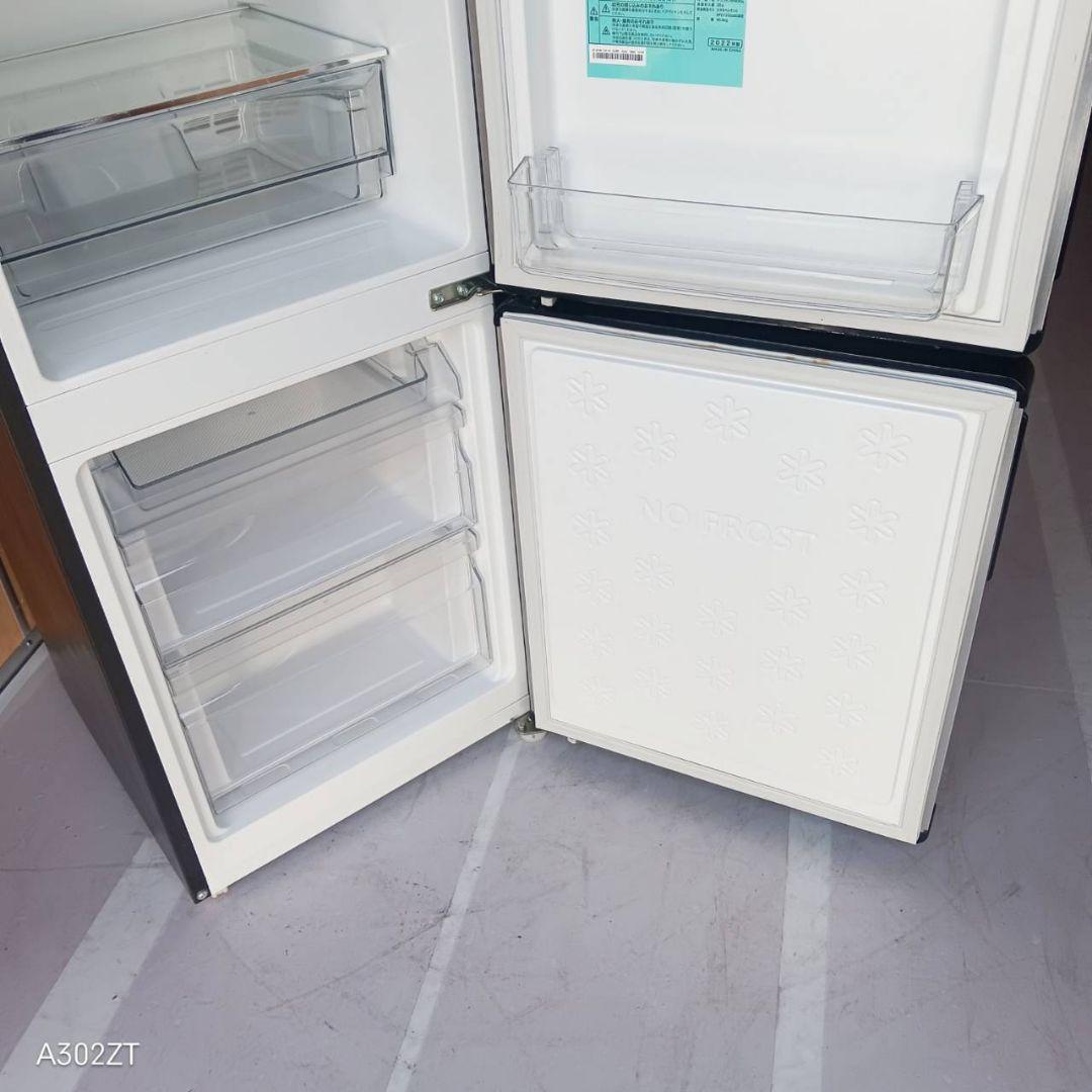 D096 送料設置無料 ハイアール　シルバーデザイン冷蔵庫　173L