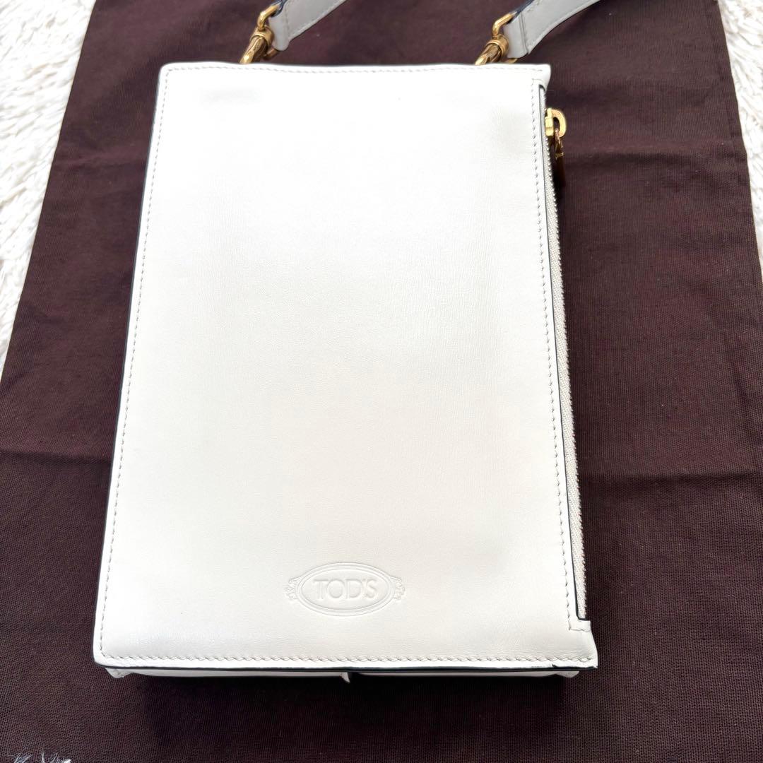 TOD'S トッズ スマホショルダーバッグ 金具 ロゴ金具 ロゴ型押し