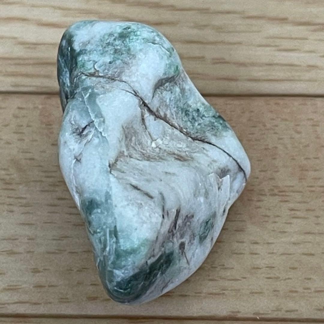 糸魚川　翡翠原石　緑