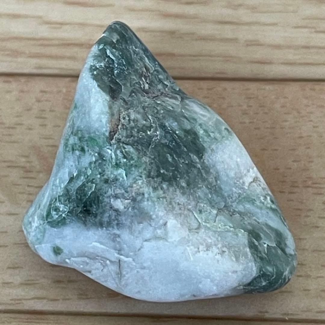 糸魚川　翡翠原石　緑