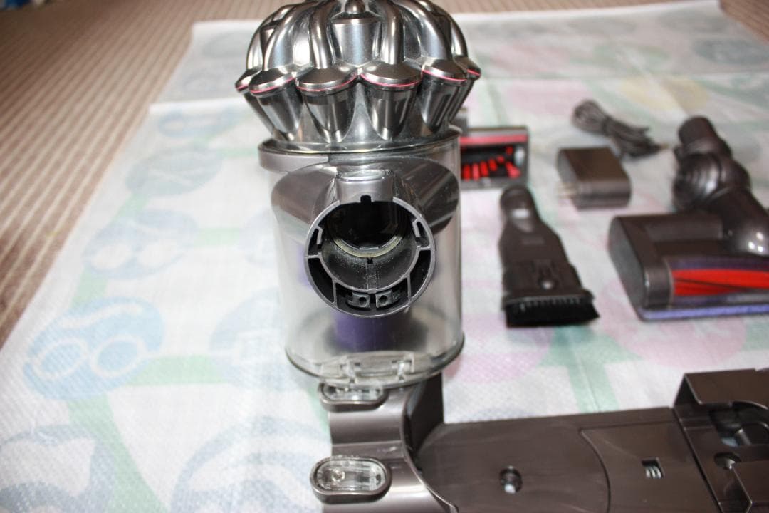 Dyson ダイソン コードレス掃除機 すぐに使えます‼️