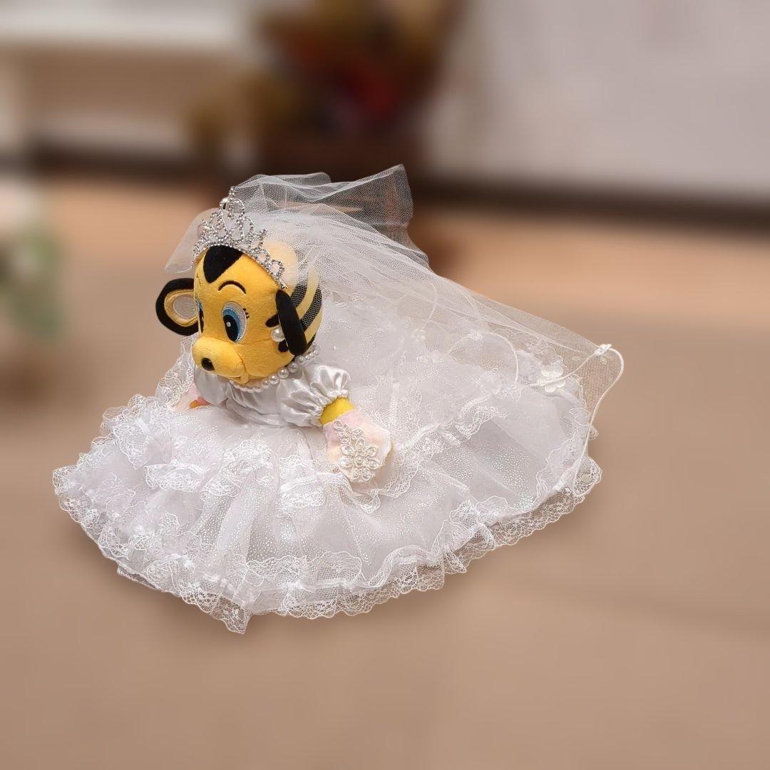 ラッキー、トラッキーウェディングコスチューム