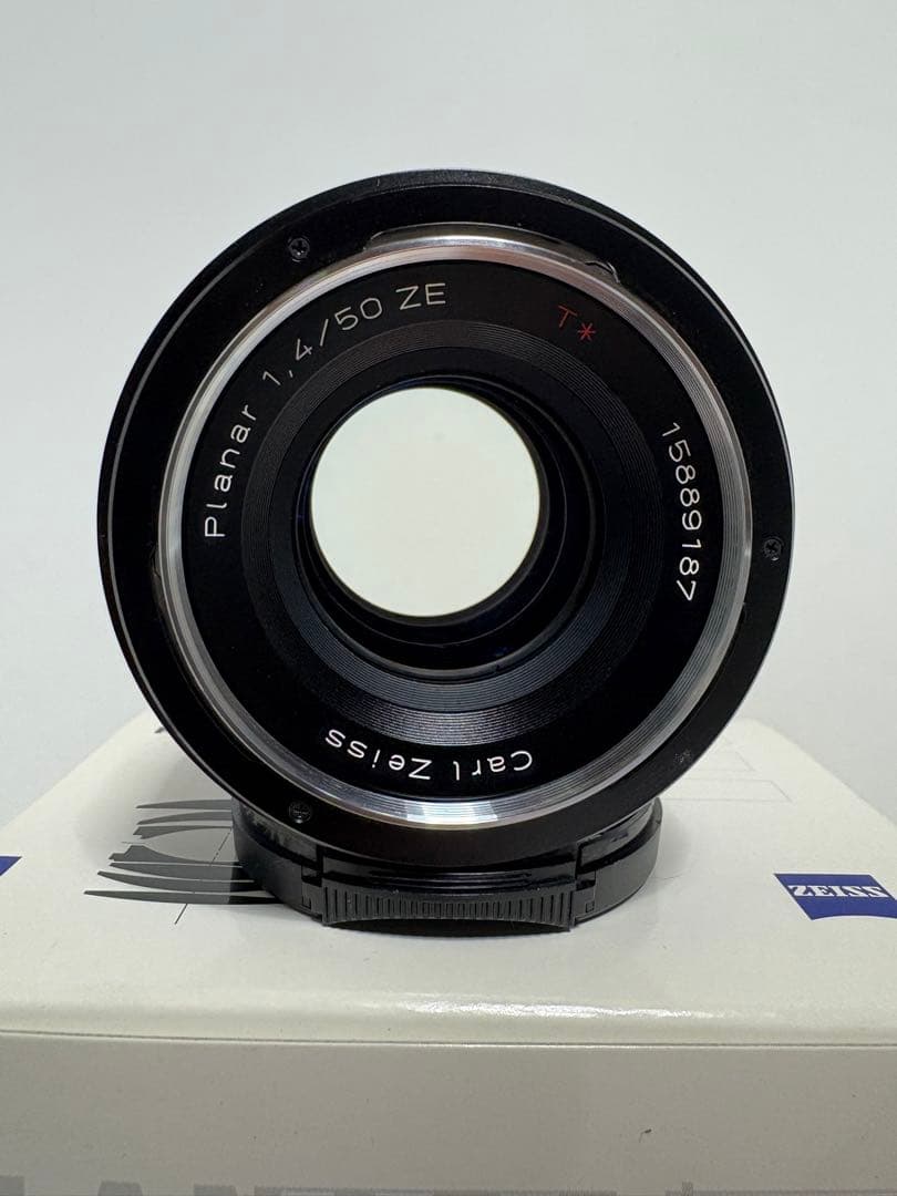 中古美品　Carl Zeiss Planar T* 1.4/50 ZE