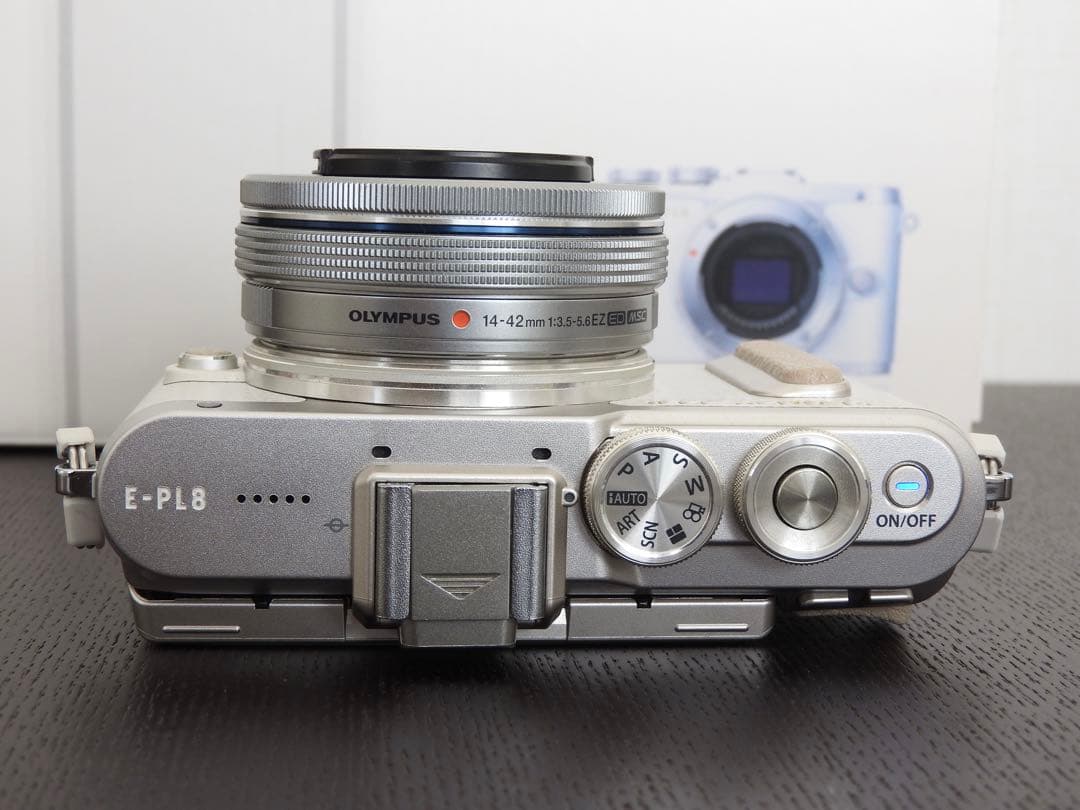 OLYMPUS PEN E-PL8 ダブルズーム ホワイト オリンパスミラーレス