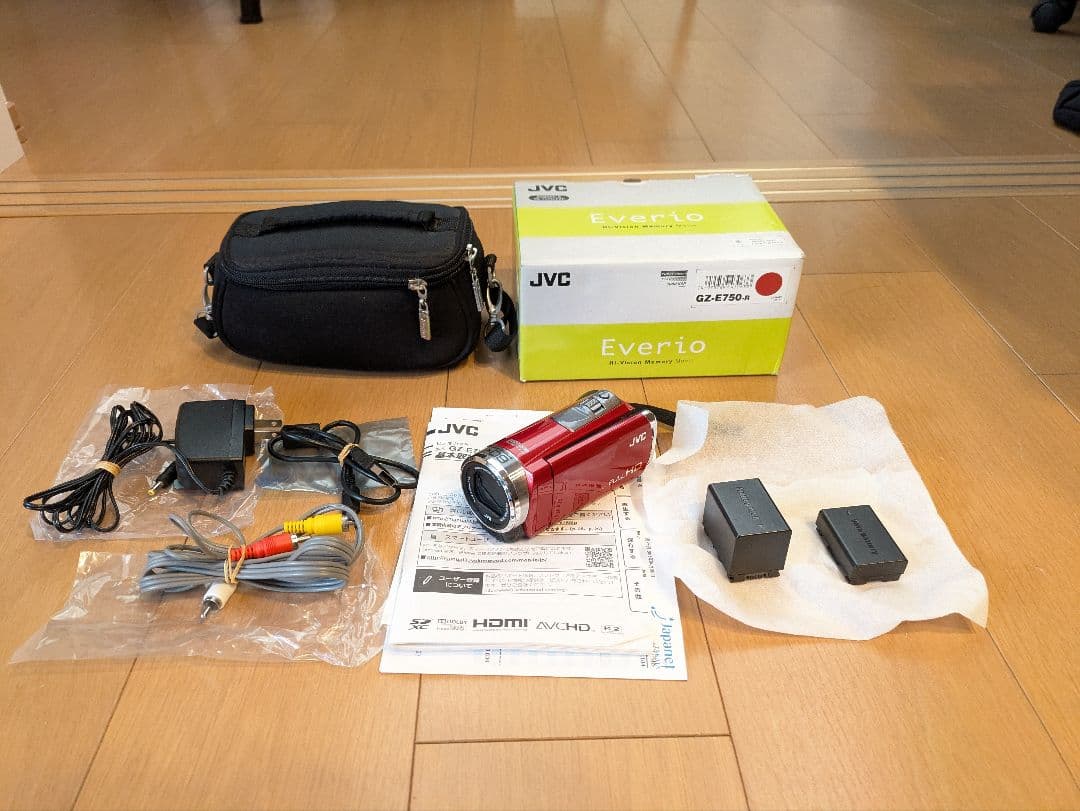 エブリオ　GZ-E750　赤　デジタルビデオカメラ