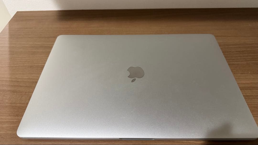 MacBook Pro 15㌅ Core i7 6Core・16GB・512GB