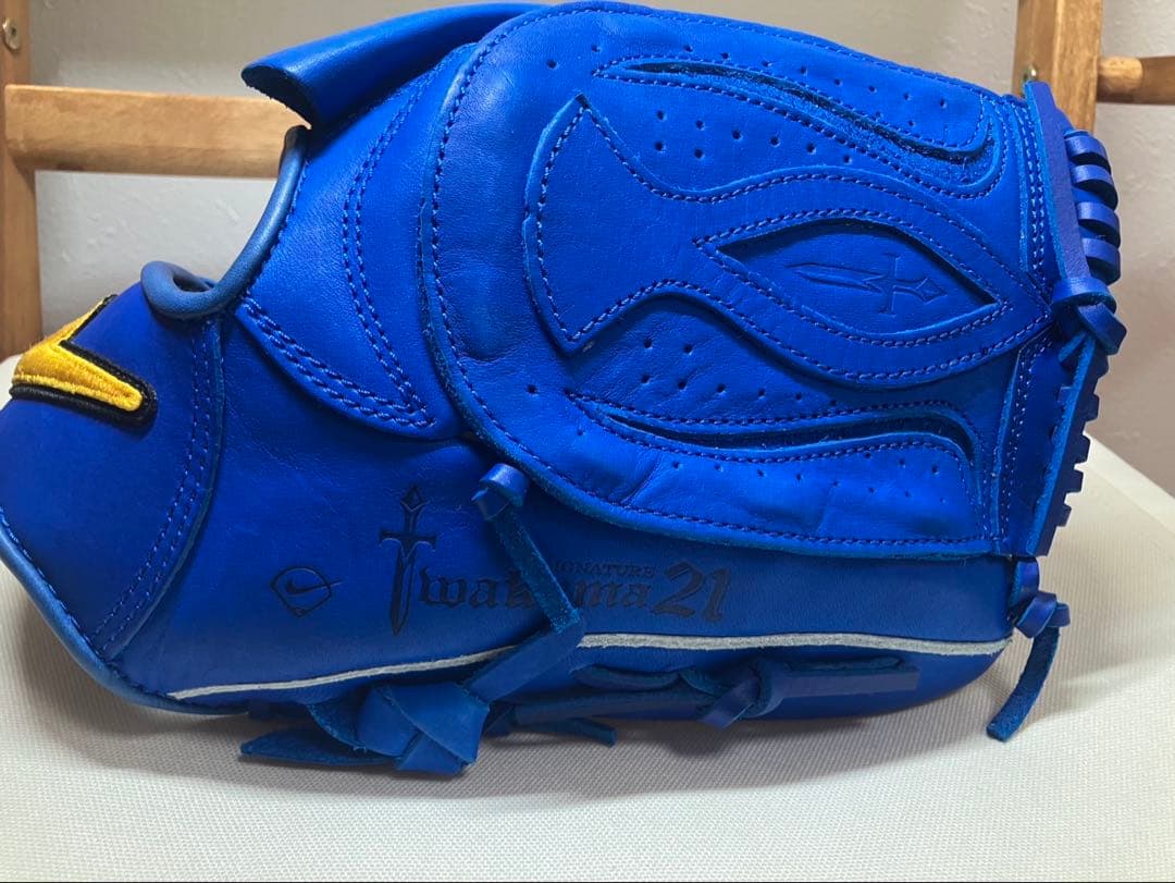 新品未使用品　ナイキ　軟式グローブ　投手用　岩隈モデル