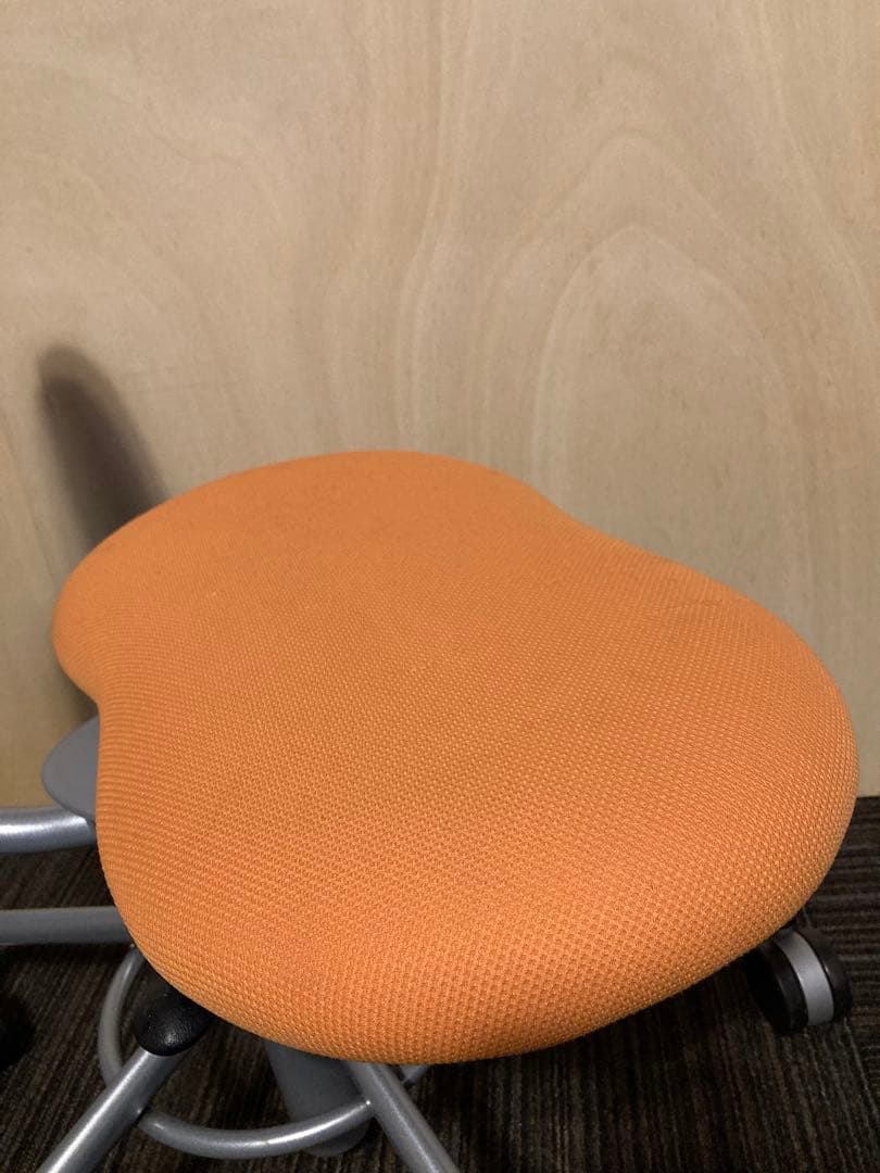 ITOKI イトーキ タシットチェア オレンジ 細江勲夫　デザイナーズ　モダン