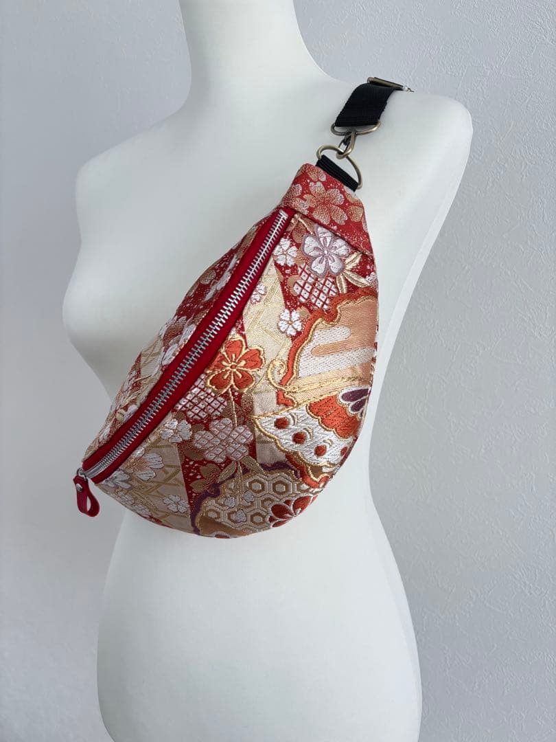 帯リメイク クロスボディバッグ｜華やかな花柄｜和モダンボディバッグ｜一点物
