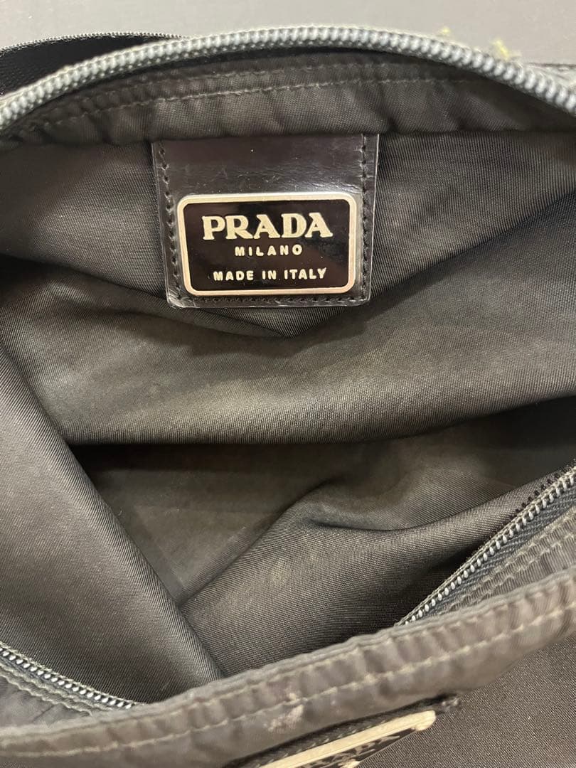 PRADA ブラックナイロンショルダーバッグ