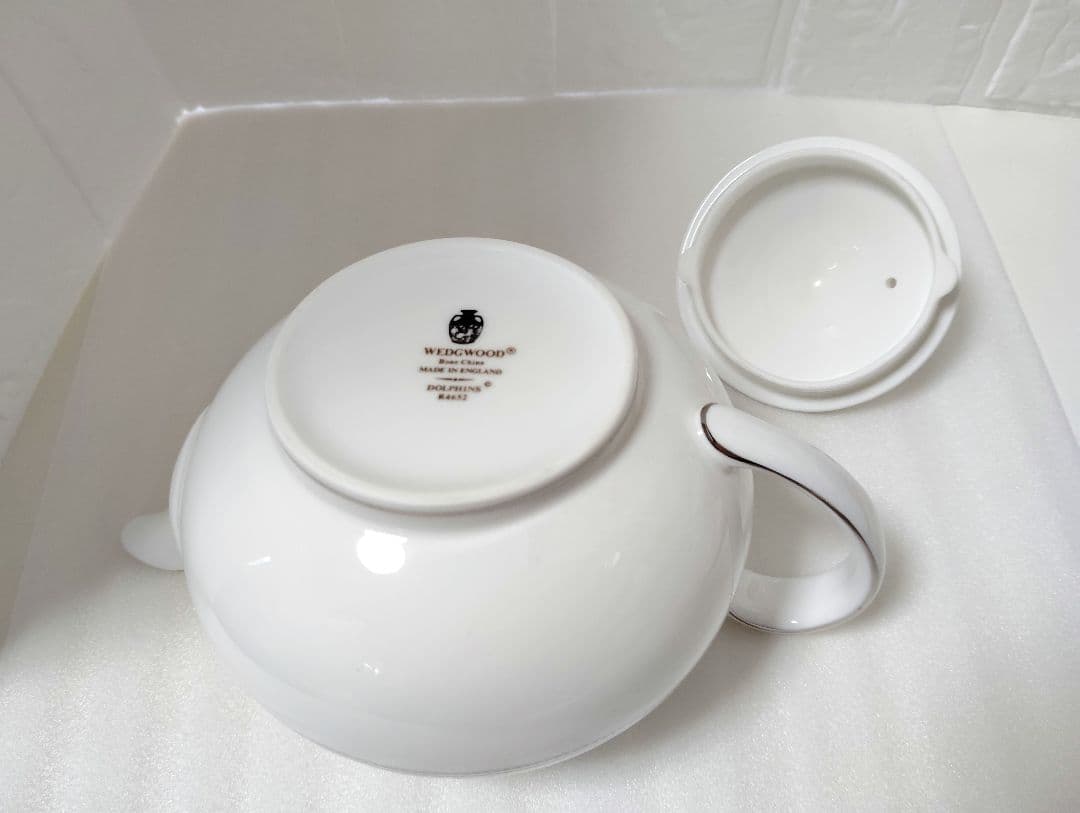 ウェッジウッド　ドルフィンホワイト　希少　ティーポットとカップ＆ソーサー　1客