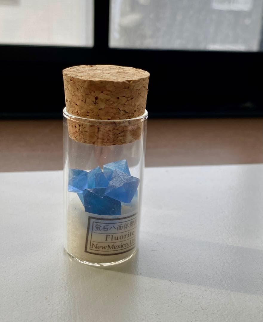 八面体フローライト　ビンガム産　ブルーフローライト　小瓶入り　蛍石　鉱物標本