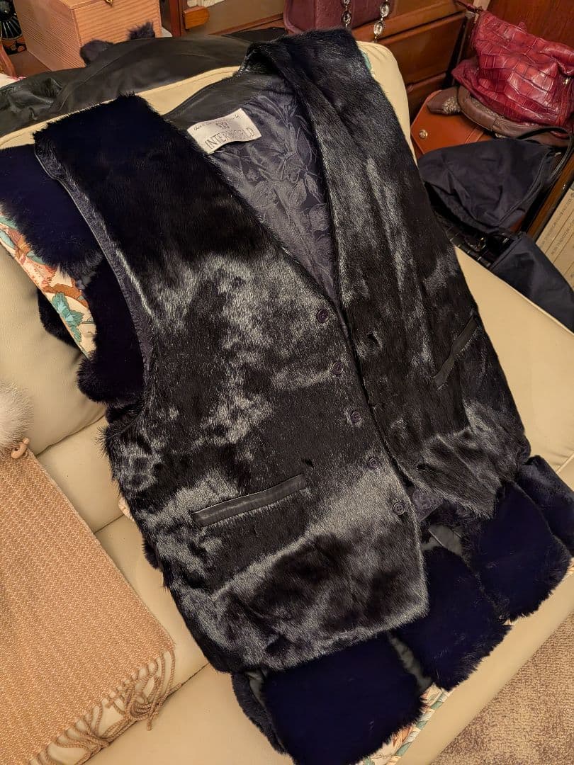 伊達の極み 極上シールスキン毛皮ベスト　ゴマフアザラシ　艶ブラック