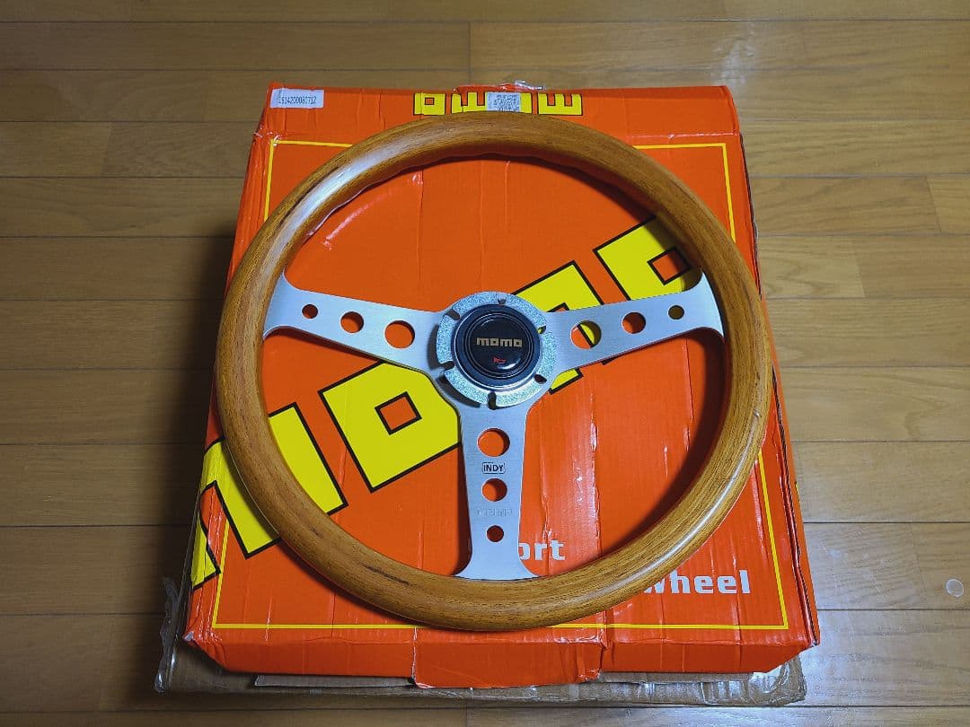 momo ウッドステアリング 35パイ ホーンボタン・配線付き レトロ