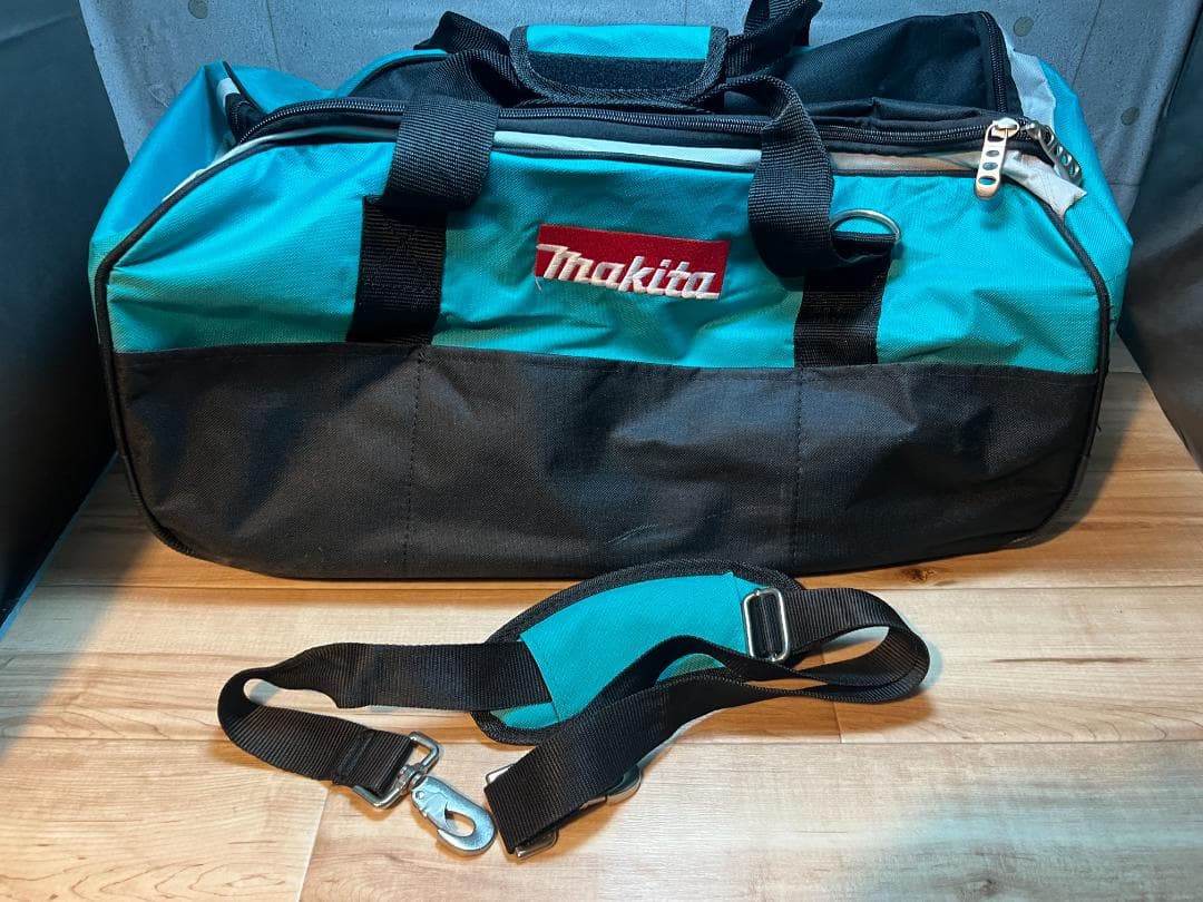 侍*ン様 マキタ 充電式ラジオ付テレビ TV100・ハンディライト ML807