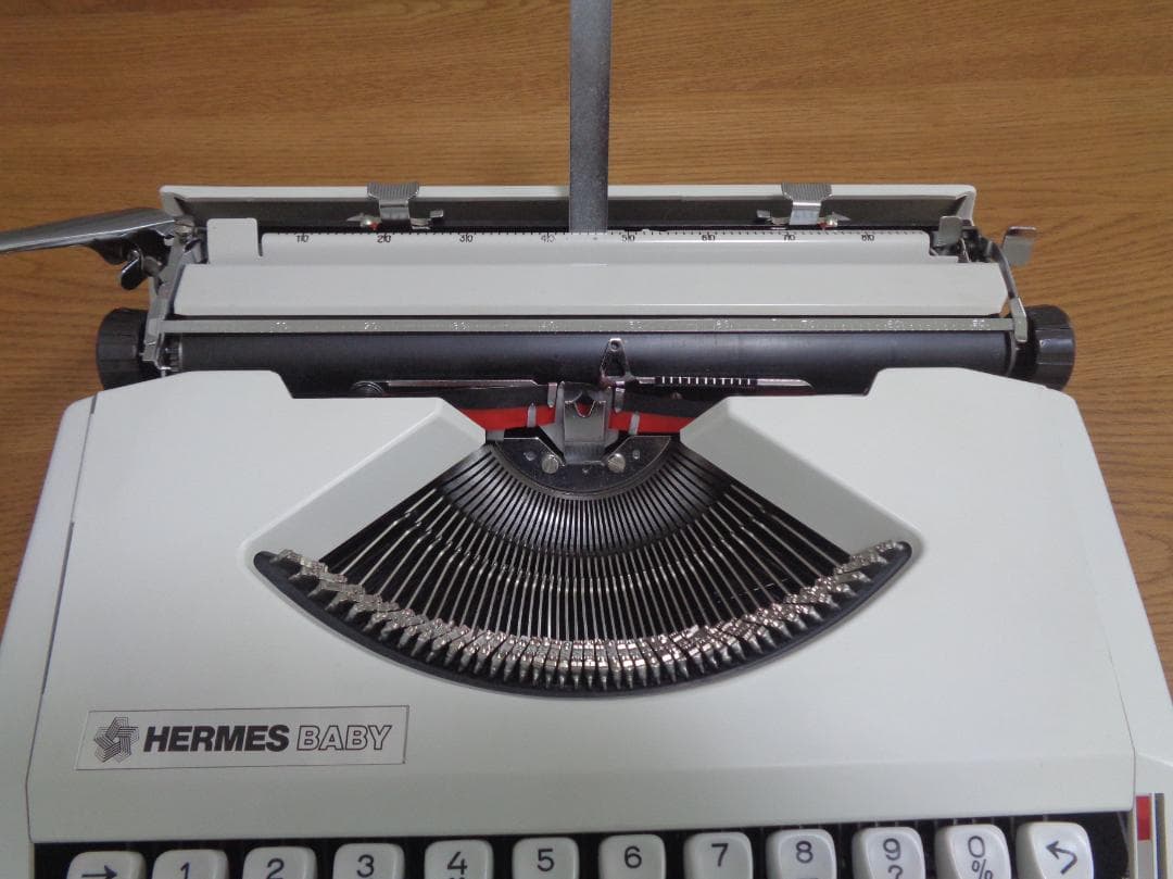 完動品　HERMES baby エルメスベイビータイプライター ロシア語