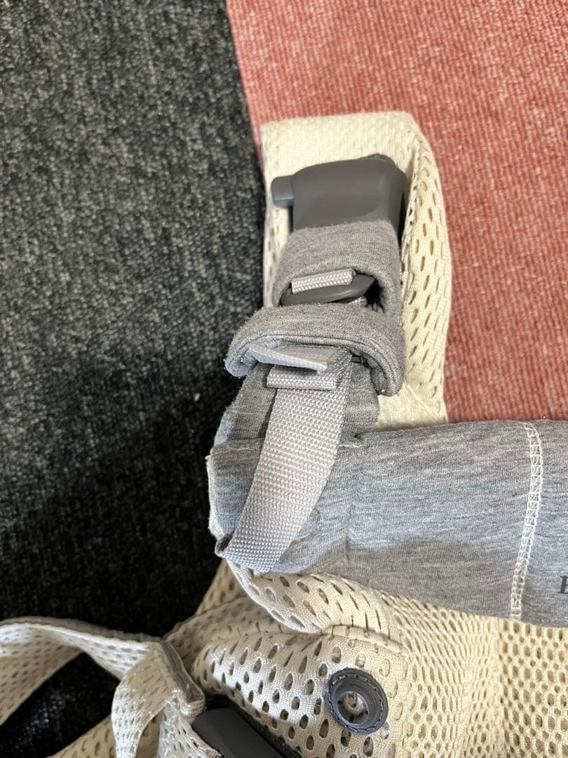 BABYBJÖRN harmony 抱っこ紐 クリーム メッシュ　よだれかけ付き