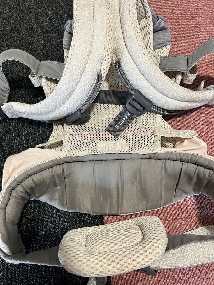 BABYBJÖRN harmony 抱っこ紐 クリーム メッシュ　よだれかけ付き