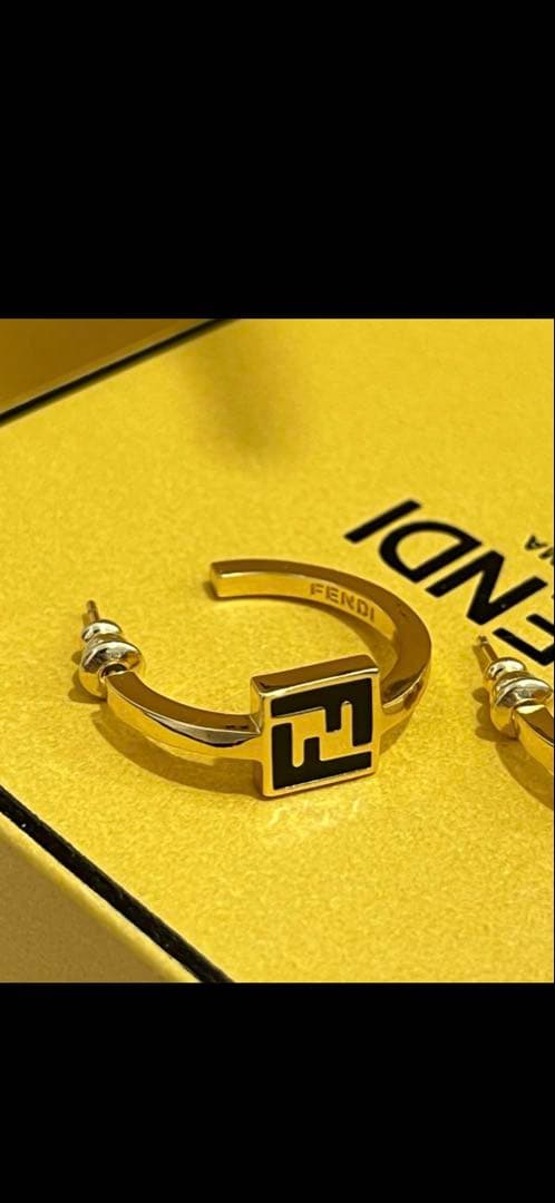FENDI ゴールドフープイヤリング