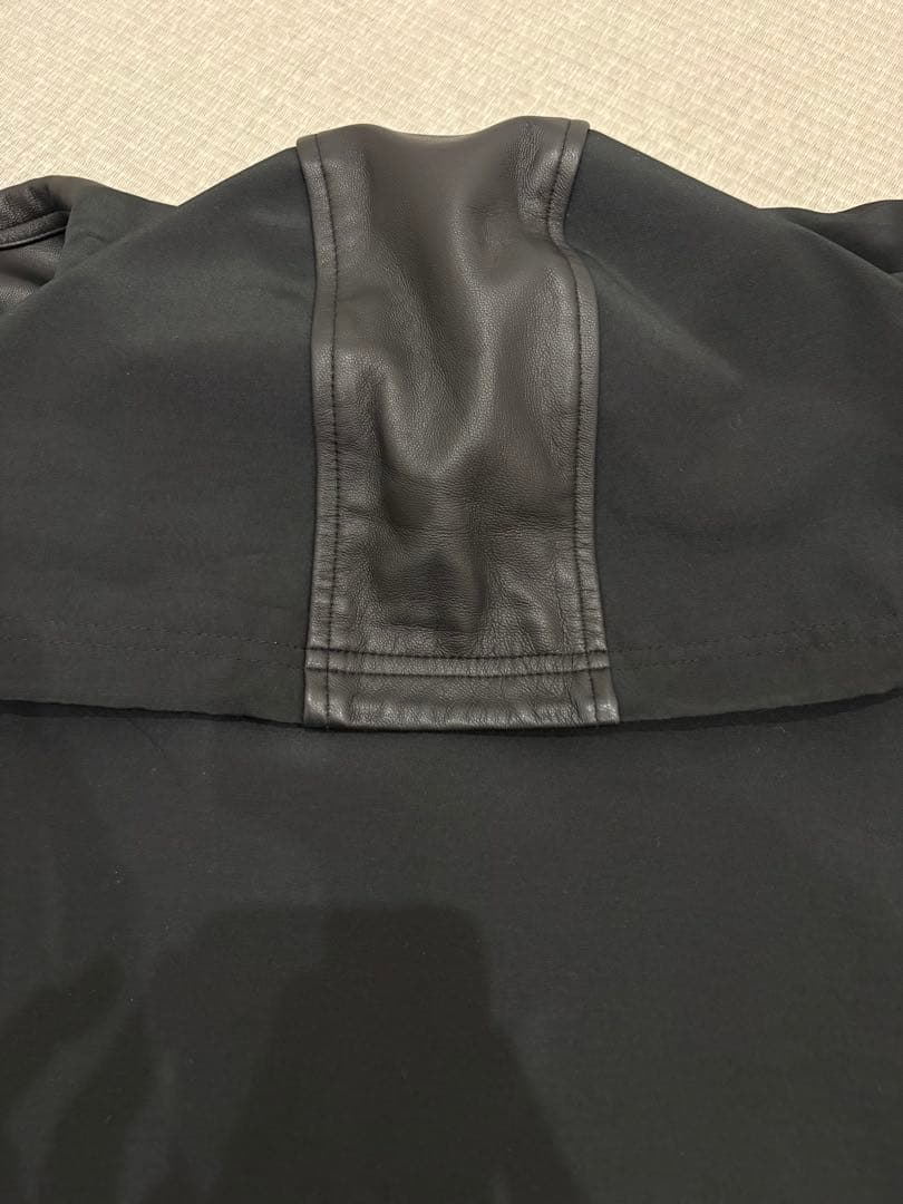 VOO ブラックナイロンジャケット フード付き