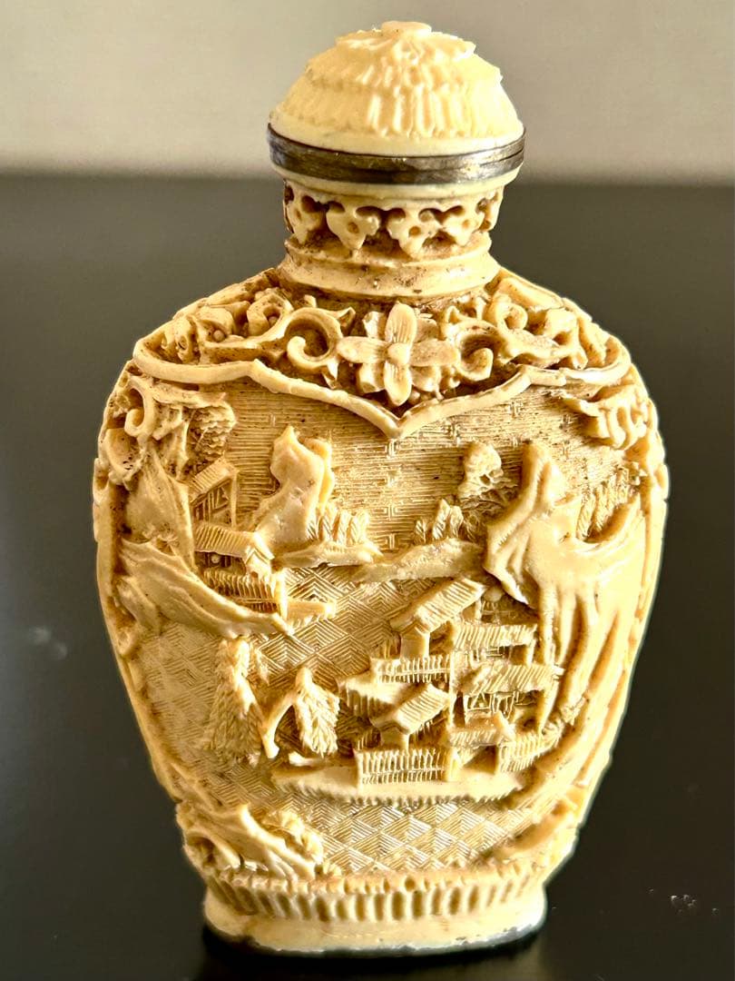 【中華民国骨董】ヴィンテージ 中国 彫刻樹脂 スナフボトル マッチングトップ4点