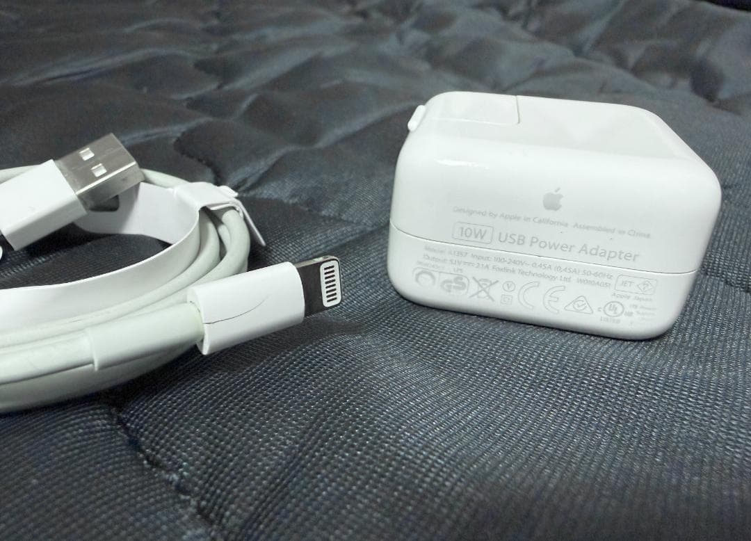 x*y様 iPhone SE(第3世代)64GB Appleモバイルバッテリー付