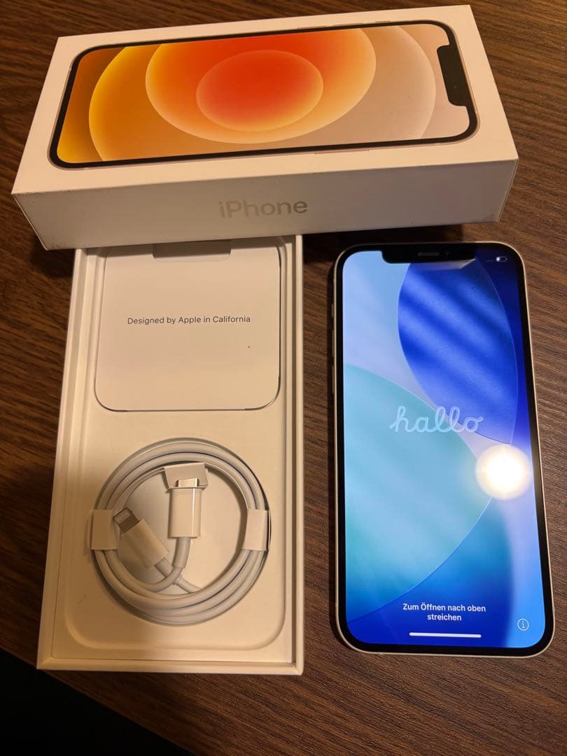 Apple iPhone 12 128㎇　ホワイト　SIMフリー