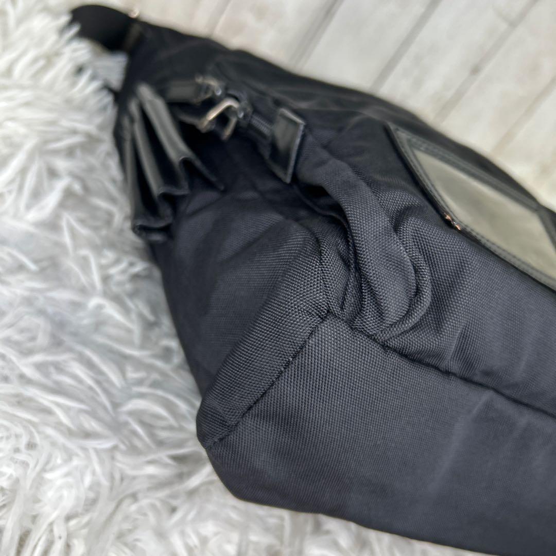 GUCCI ショルダーバッグ　ロゴプレート　ナイロン　ブラック　ロゴ