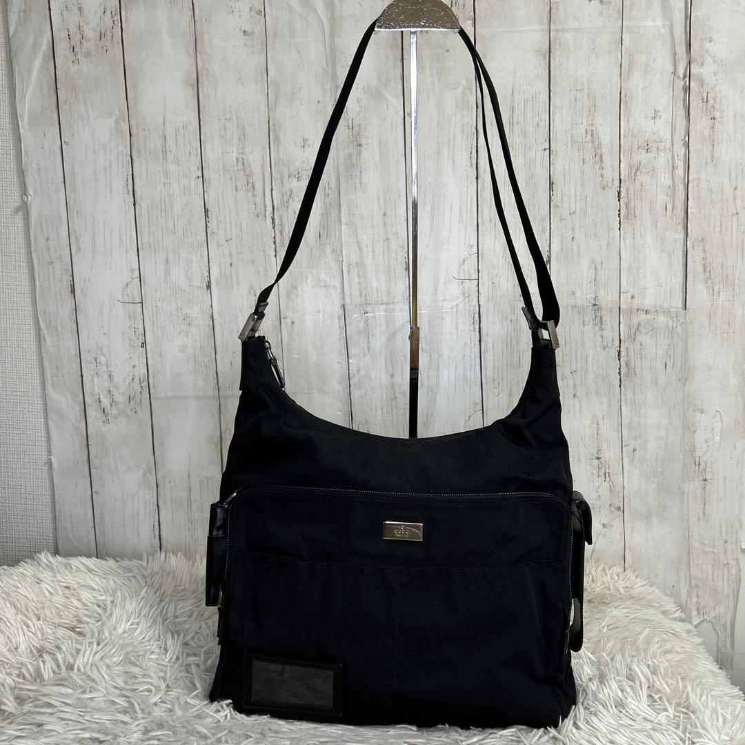 GUCCI ショルダーバッグ　ロゴプレート　ナイロン　ブラック　ロゴ